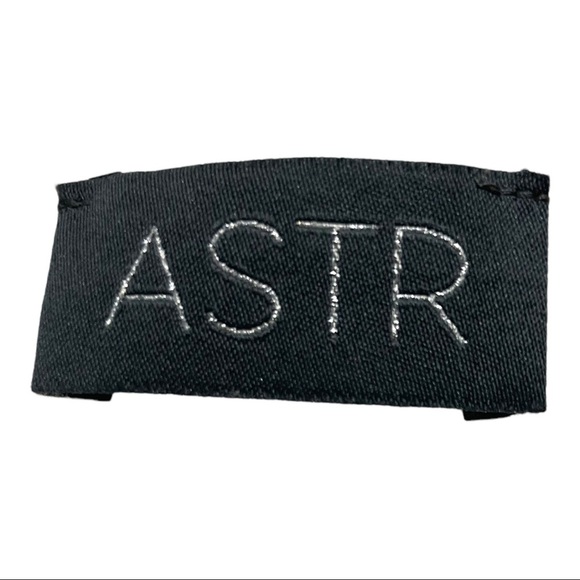 Astr womens blouse crochet bottom short sleeve cream color size medium - Picture 8 of 9